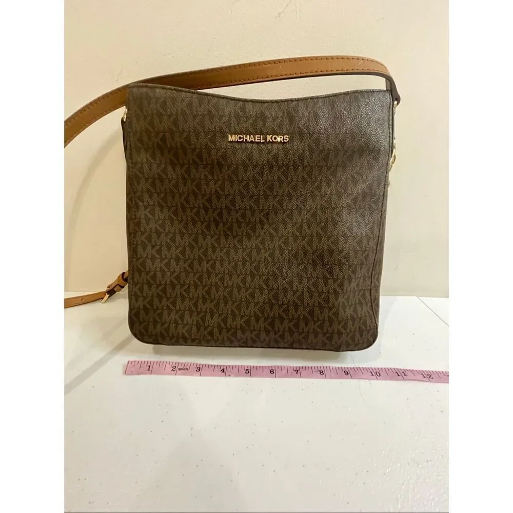 a Michael Kors Jet Set Travel Large Messenger Bag, featuring the brand's signatu